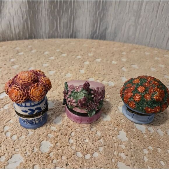 Vintage Flower Porcelain Or Ceramic Trinket Boxes Collectibles - Picture 2 of 12